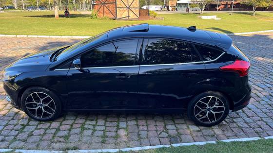 FORD FOCUS 2.0 TITANIUM 16V FLEX 4P POWERSHIFT FORD FOCUS 2.0 TITANIUM 16V FLEX 4P POWERSHIFT